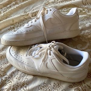 Womens Nike sneaker Size 11